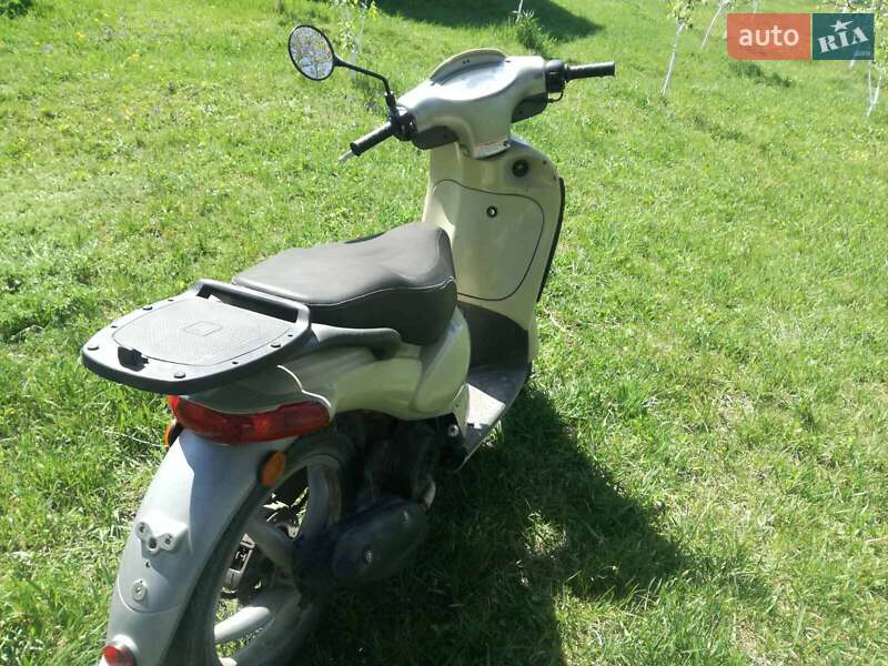 Скутер Aprilia Scarabeo 2002 в Новоселице
