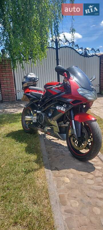 Спортбайк Aprilia SL 2004 в Кіцмані