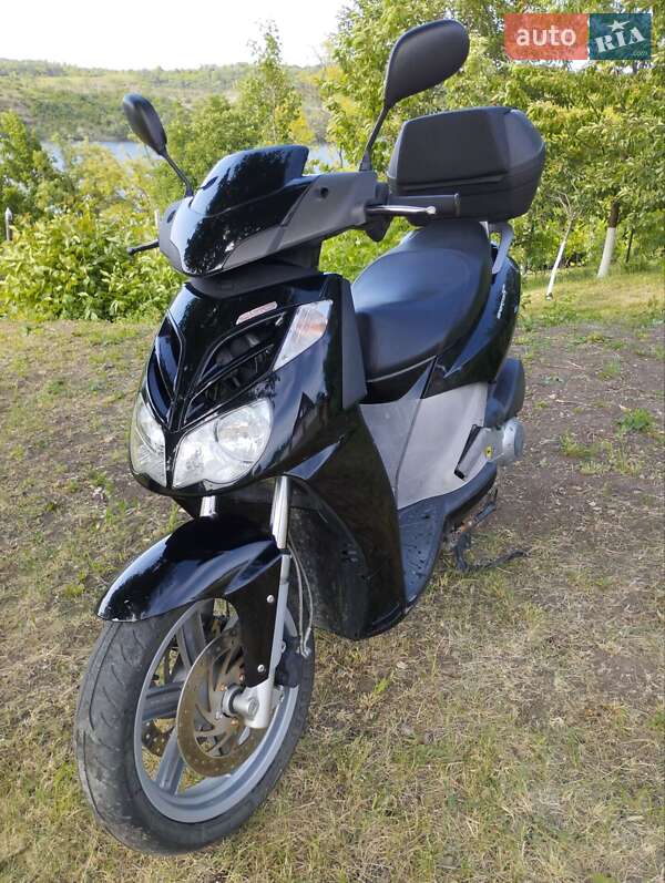 Макси-скутер Aprilia Sportcity 2009 в Каменец-Подольском