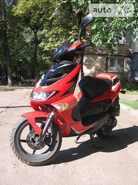 Скутер Aprilia SR 2000 в Вільногірську