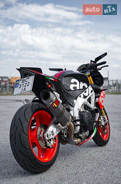 Мотоцикл Без обтекателей (Naked bike) Aprilia Tuono V4 1100 2018 в 