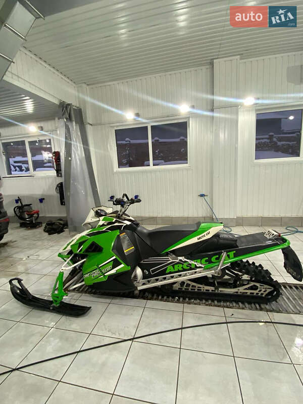 Спортивные снегоходы Arctic cat XF 2012 в Львове