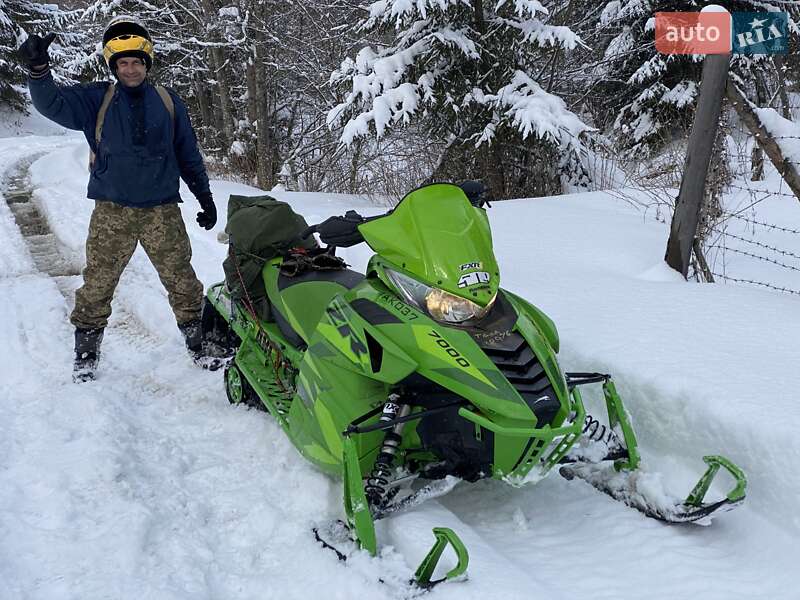 Спортивные снегоходы Arctic cat ZR 2016 в Черновцах