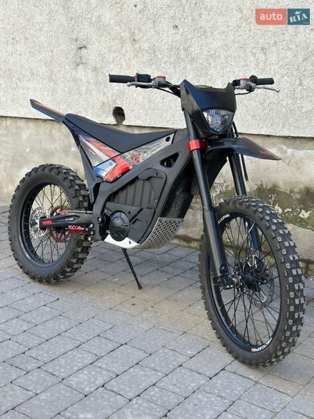 Arctic Leopard E-XT 700 2025