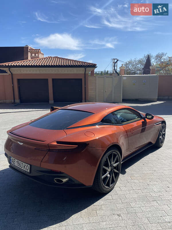 Купе Aston Martin DB11 2017 в Дніпрі