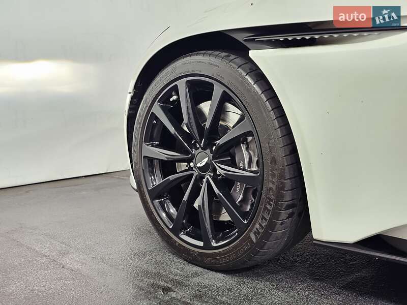 Купе Aston Martin DB11 2018 в Киеве
