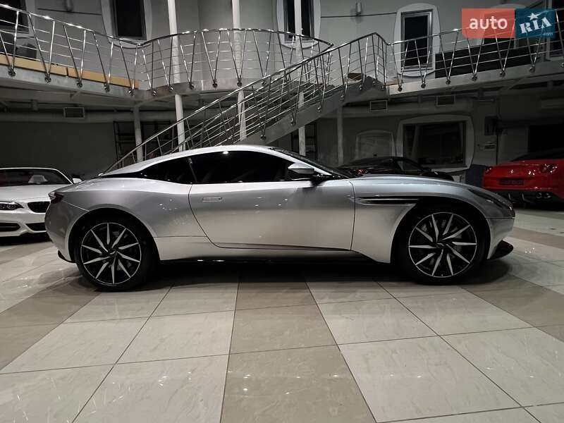 Купе Aston Martin DB11 2018 в Киеве