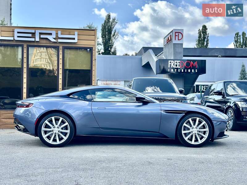 Купе Aston Martin DB11 2017 в Киеве