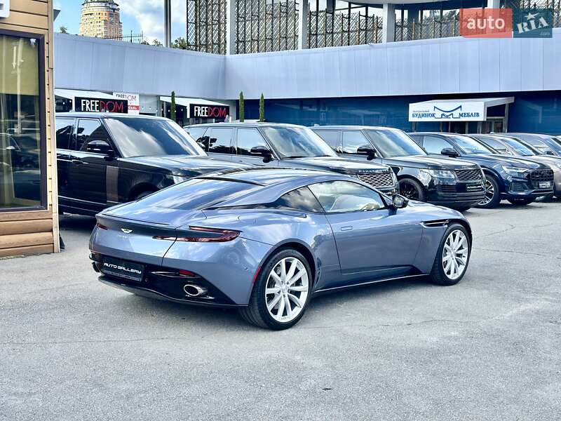 Купе Aston Martin DB11 2017 в Киеве