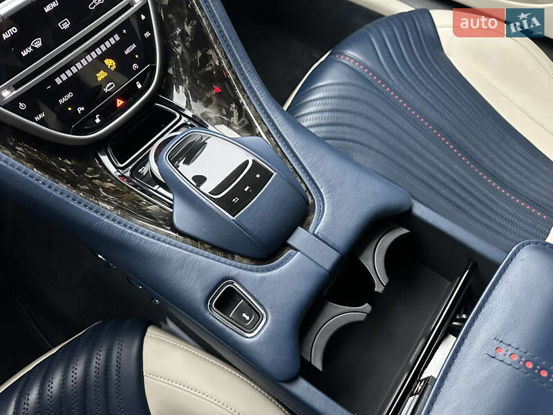 Купе Aston Martin DB11 2016 в Киеве