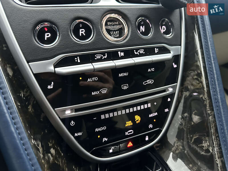 Купе Aston Martin DB11 2016 в Киеве