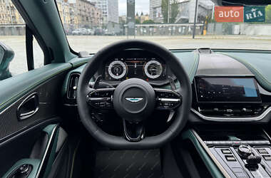 Позашляховик / Кросовер Aston Martin DBX 707 2025 в 