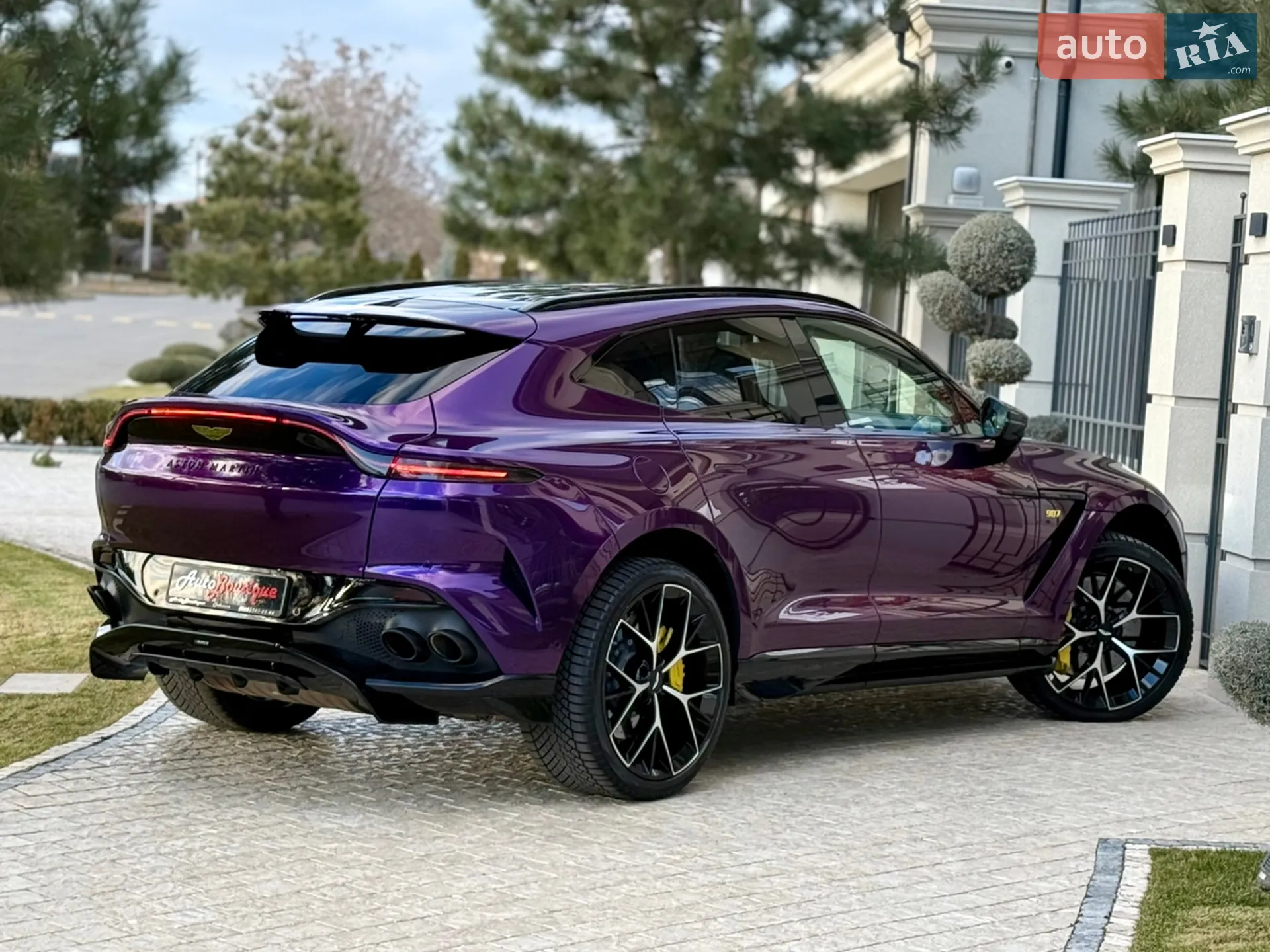 2024 Aston Martin DBX - мініатюра 23