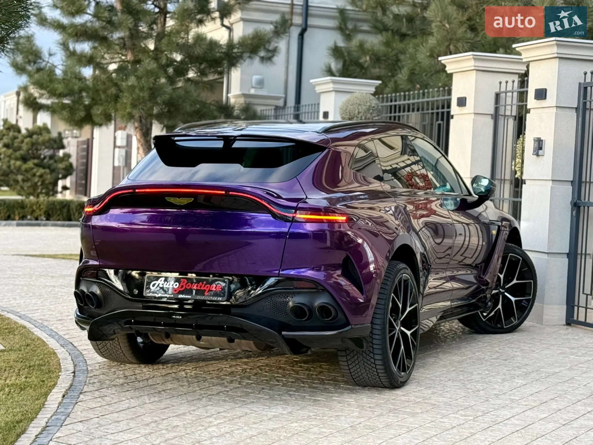 2024 Aston Martin DBX - мініатюра 24