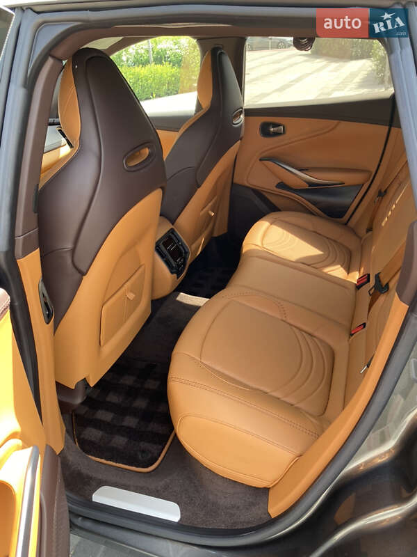 Позашляховик / Кросовер Aston Martin DBX 2021 в Києві