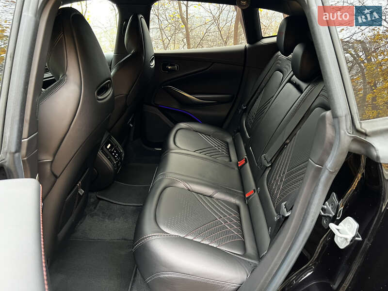 Внедорожник / Кроссовер Aston Martin DBX 2021 в Киеве