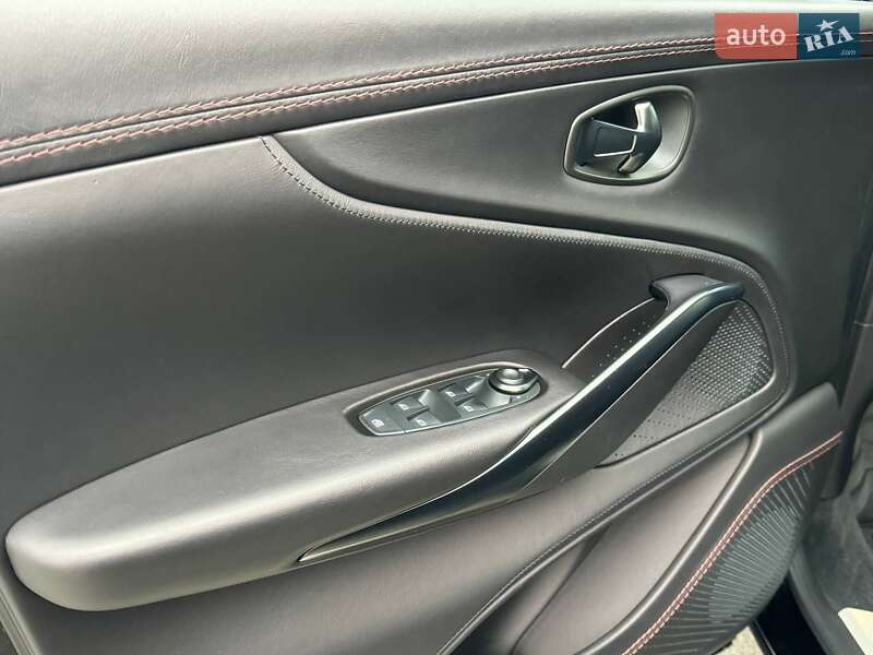 Позашляховик / Кросовер Aston Martin DBX 2021 в Києві