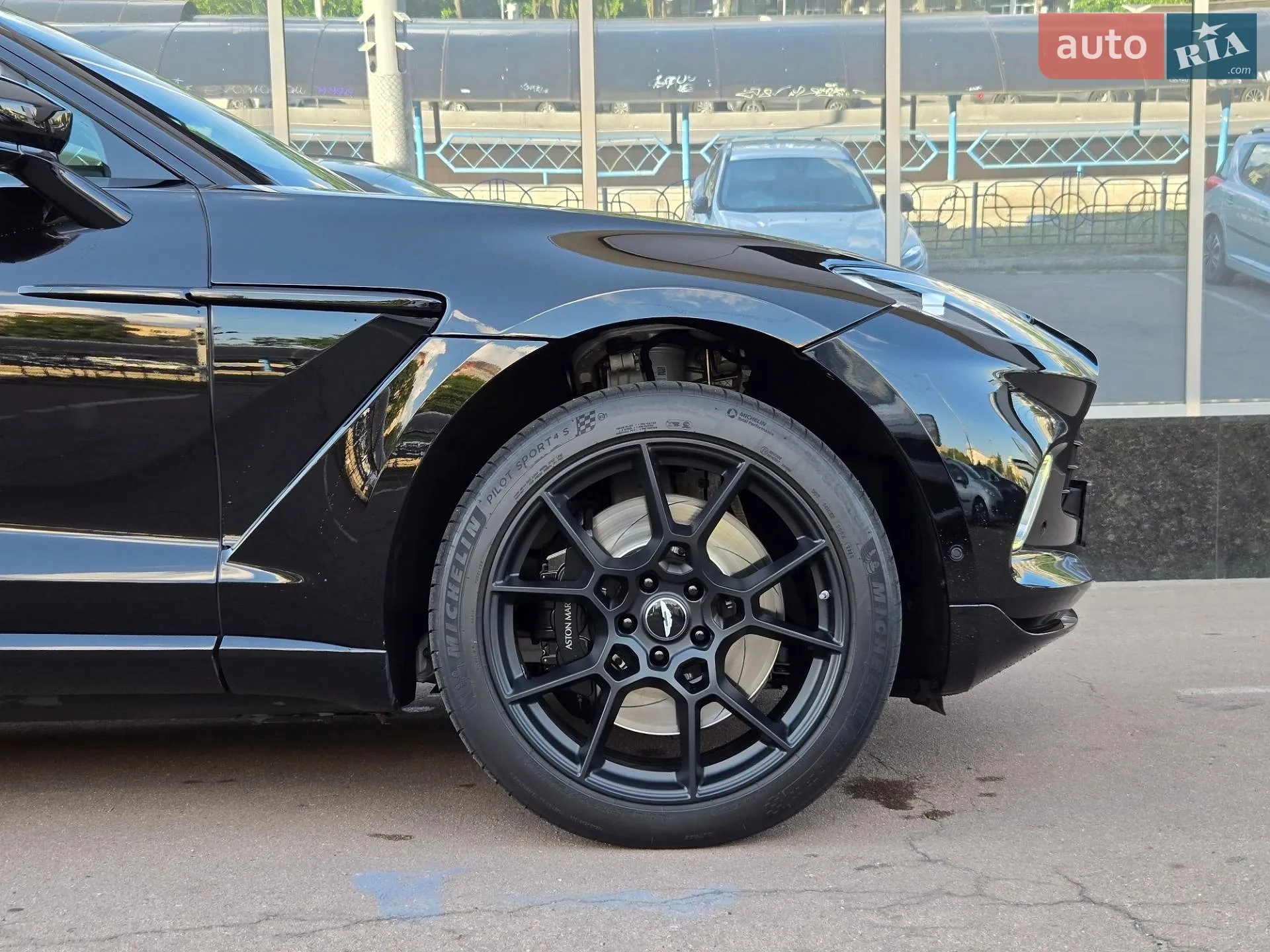 2021 Aston Martin DBX - мініатюра 8