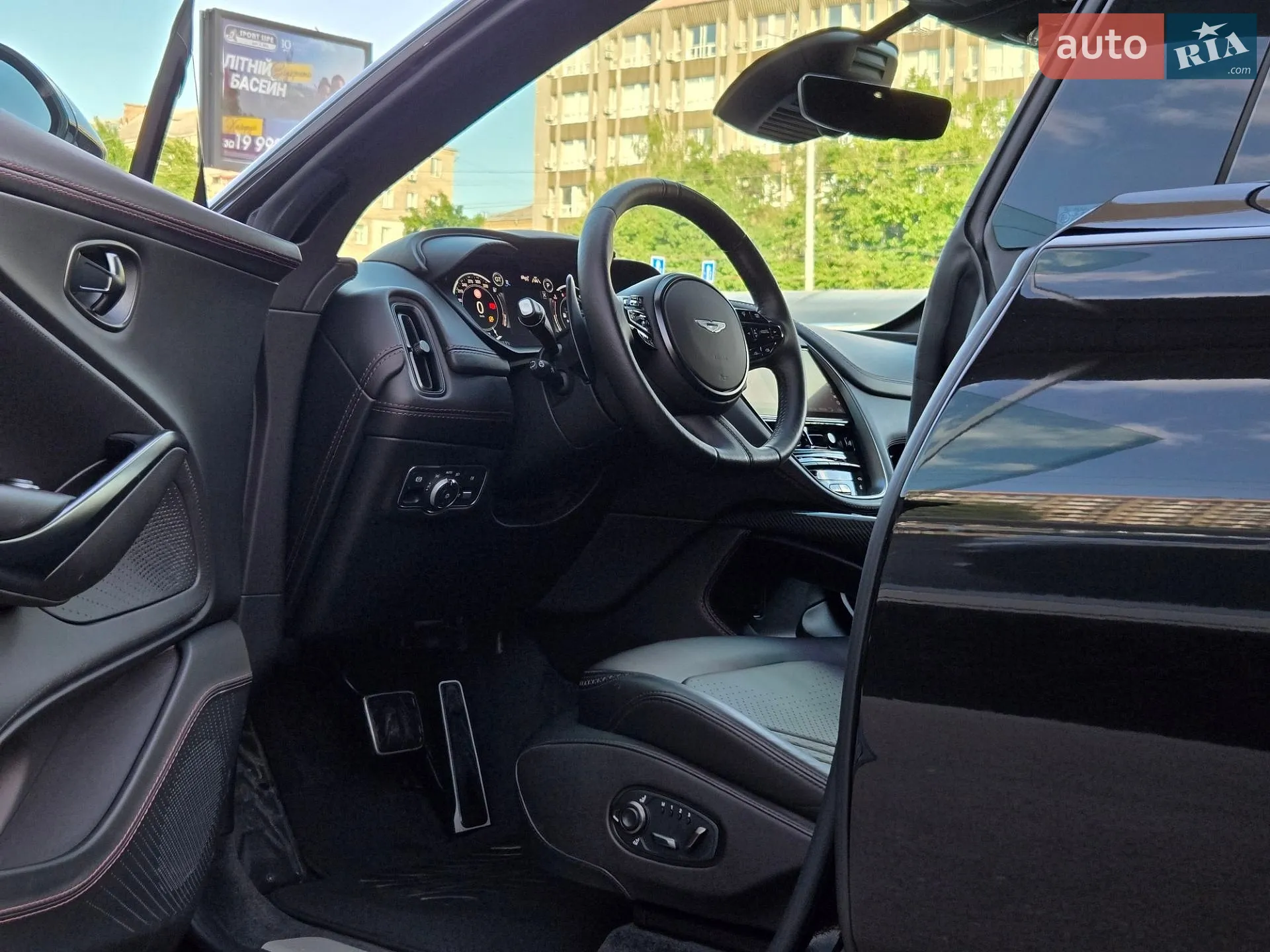 2021 Aston Martin DBX - мініатюра 18