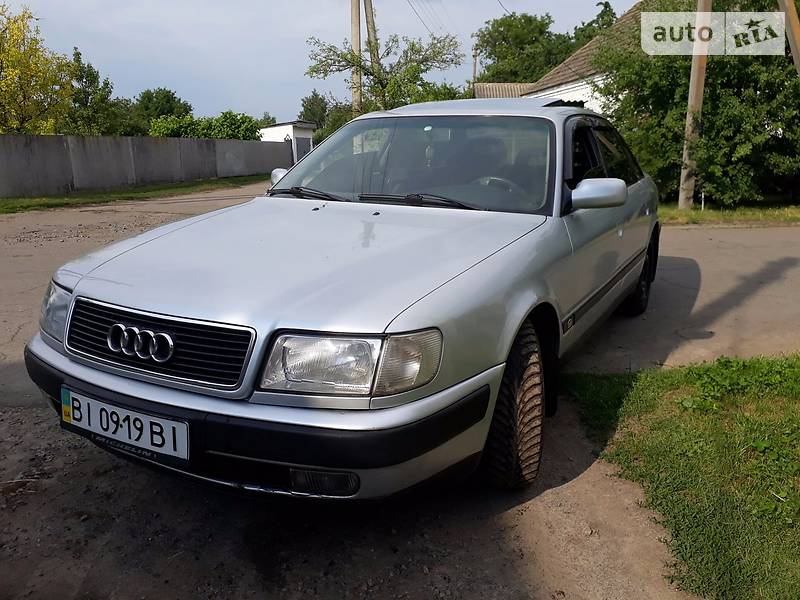 Седан Audi 100 1993 в Лохвице