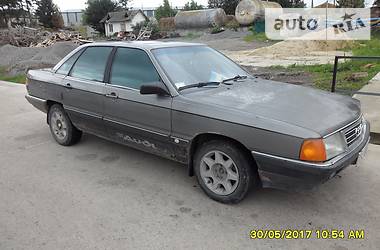 Седан Audi 100 1987 в Городенці