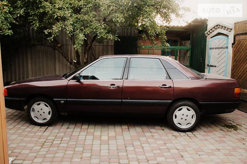 Audi 100 1985 года