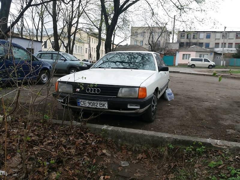 Audi 100 1983 года