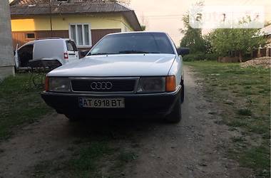 Седан Audi 100 1989 в Косові