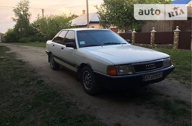 Седан Audi 100 1989 в Косові
