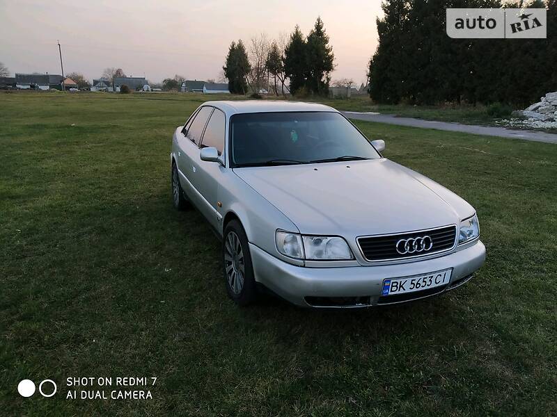 Седан Audi 100 1994 в Дубні