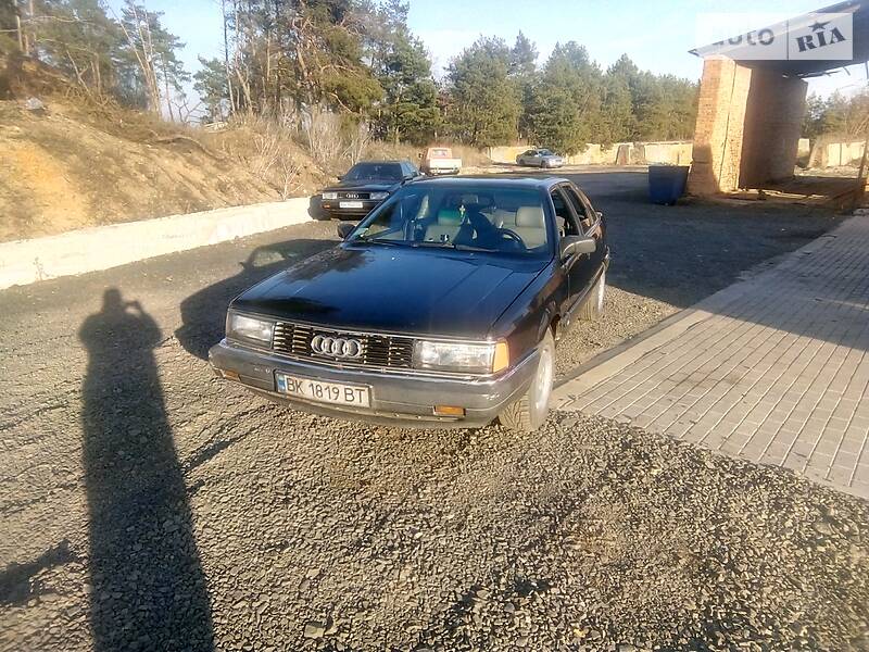 Седан Audi 100 1987 в 