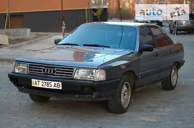 Седан Audi 100 1984 в Ивано-Франковске