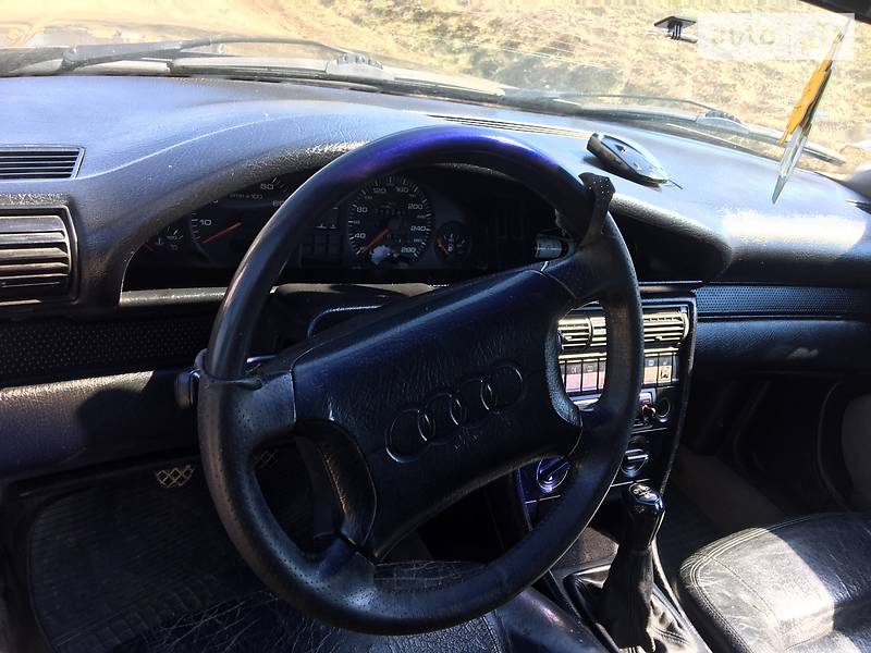 Седан Audi 100 1993 в Вижниці