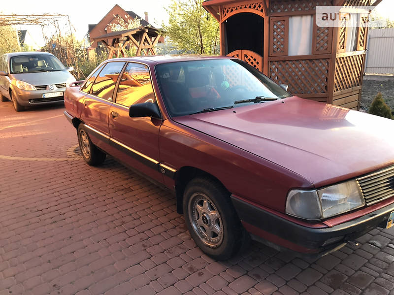 Седан Audi 100 1986 в Любомле