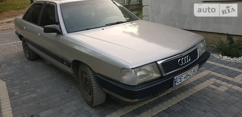 Седан Audi 100 1988 в Черновцах