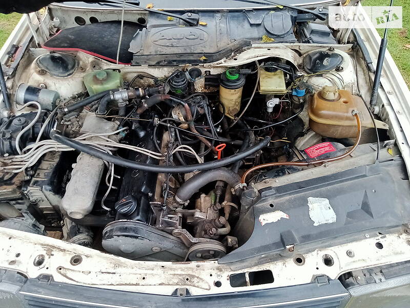 Седан Audi 100 1987 в Тысменице