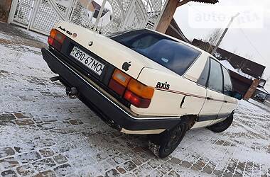 Седан Audi 100 1985 в Черновцах