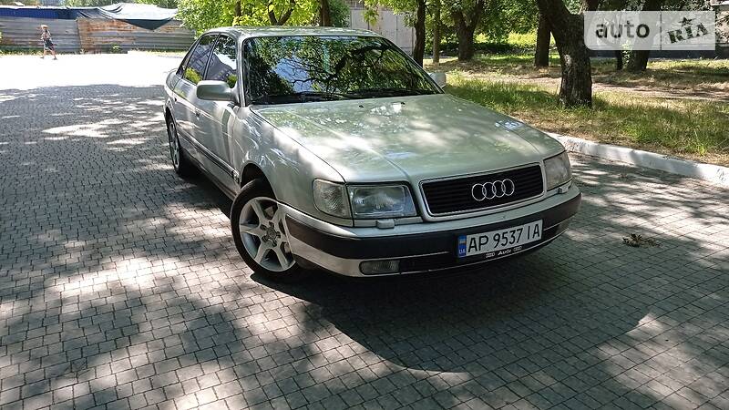 Audi 100 2.8