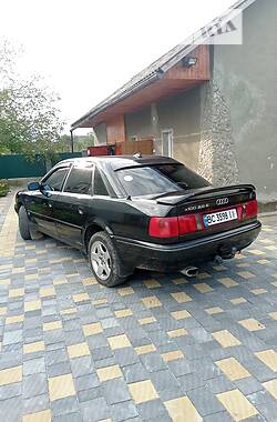 Седан Audi 100 1992 в Стрию