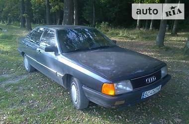 Седан Audi 100 1986 в Трускавце