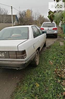 Седан Audi 100 1990 в Новоселице