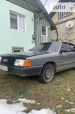 Седан Audi 100 1983 в Сторожинце
