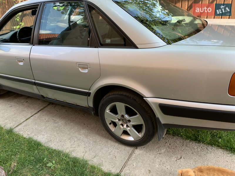 Седан Audi 100 1992 в Сваляві