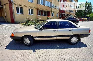 Седан Audi 100 1988 в Шумську