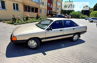 Седан Audi 100 1988 в Шумську