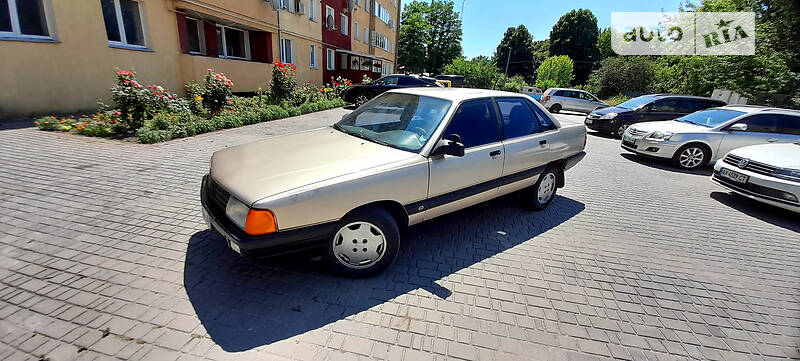 Audi 100 1988 Audi 100 1988