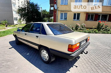 Седан Audi 100 1988 в Шумську