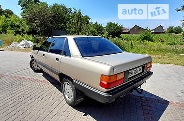 Седан Audi 100 1988 в Шумську