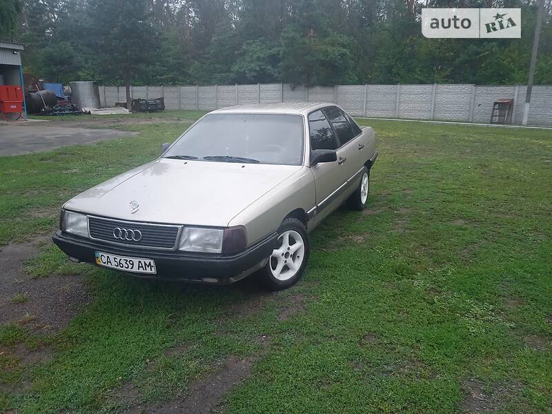Audi 100