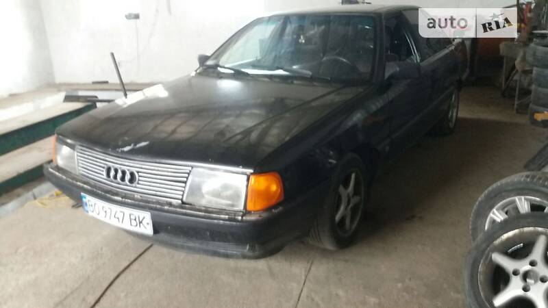 Audi 100